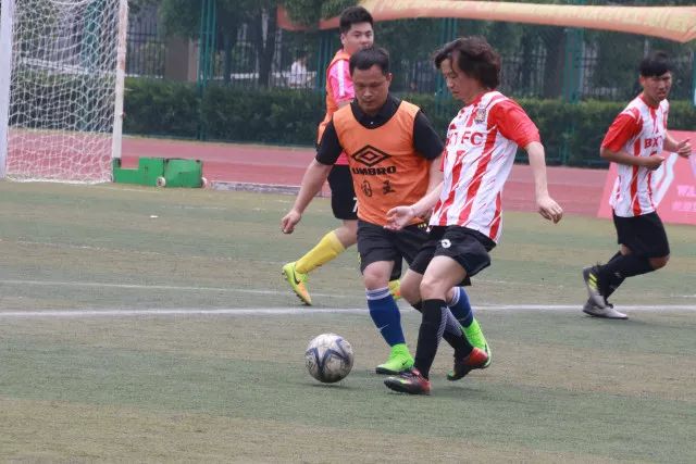 青岛海牛主场败北，重庆铜梁龙以2-0获胜